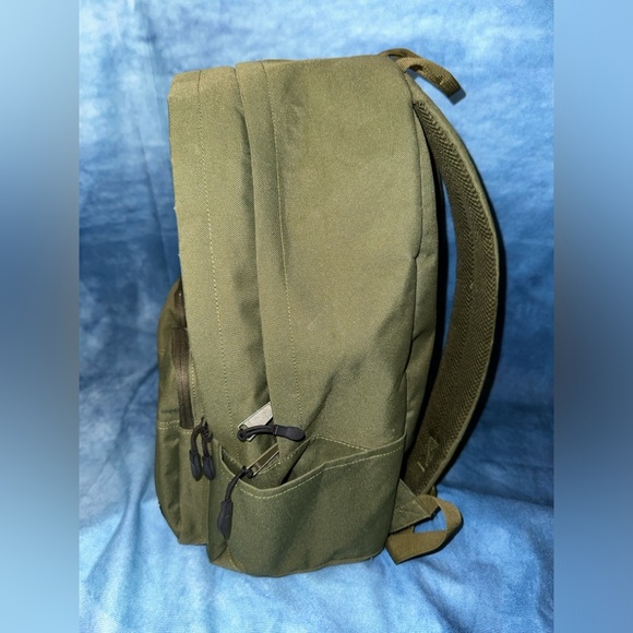 Backpack - Picture 2 of 5